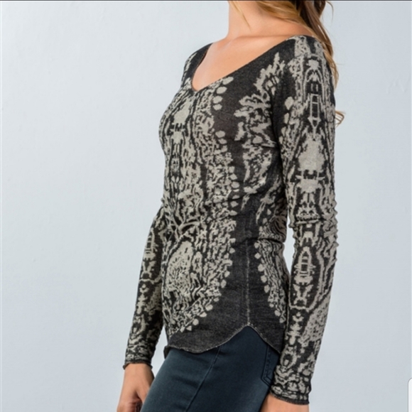 Boho Textured Knit Lightweight Top - Picture 2 of 3